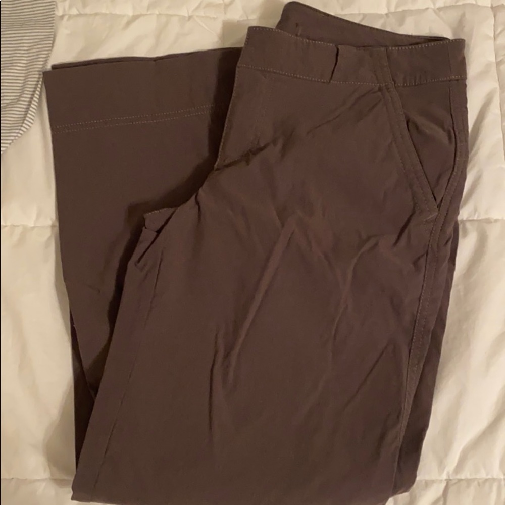 Athleta casual cargo pant— army green/dark grey